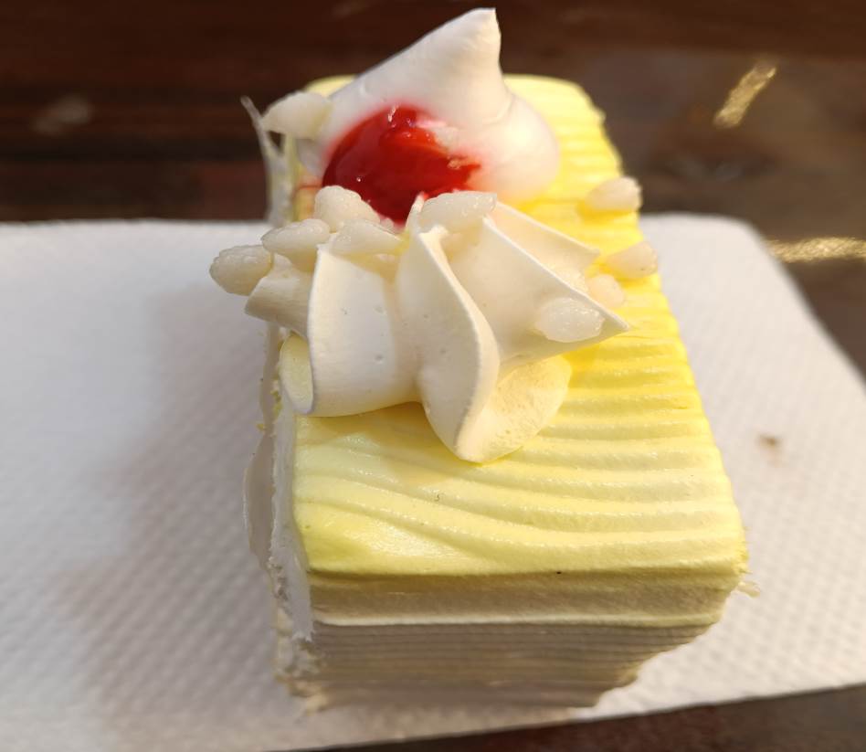 Pineapple pastry 